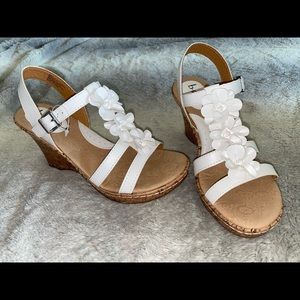 B.O.C White Floral Wedges